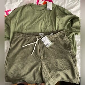 Men’s H&M t-shirt and shorts